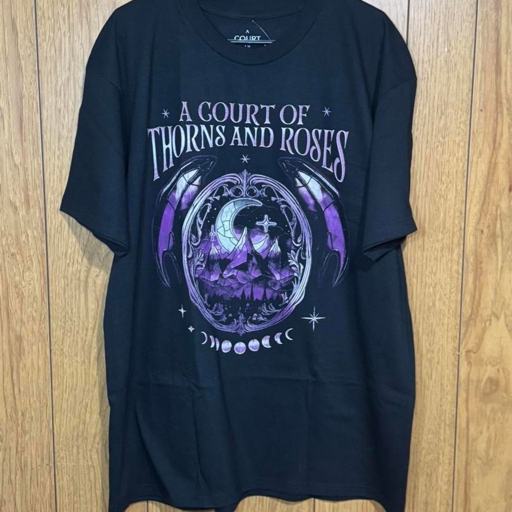 A Court‎ of Thorns and Roses graphic tee Size XL NWT